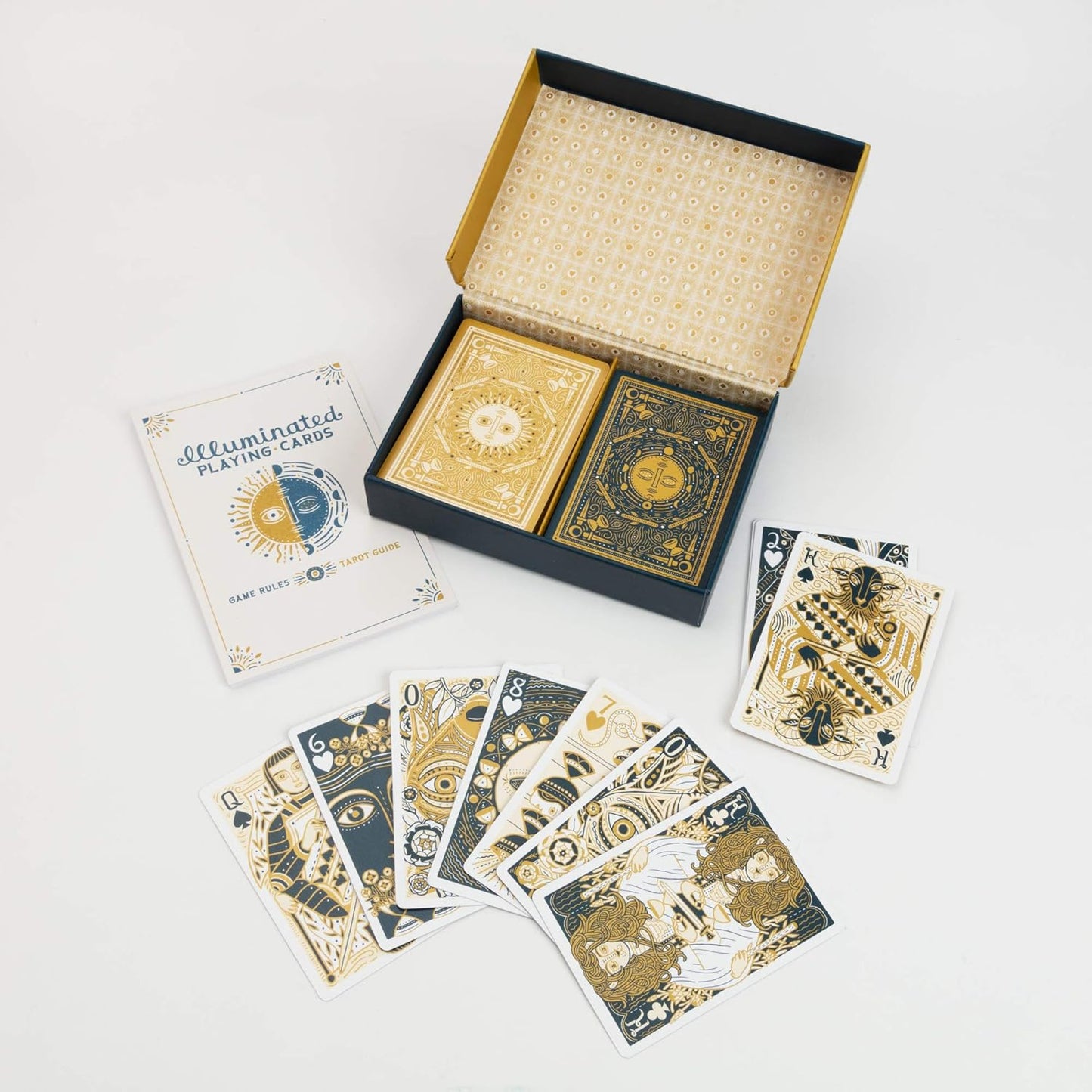 Cartes à jouer illuminées : deux jeux pour les jeux et le tarot