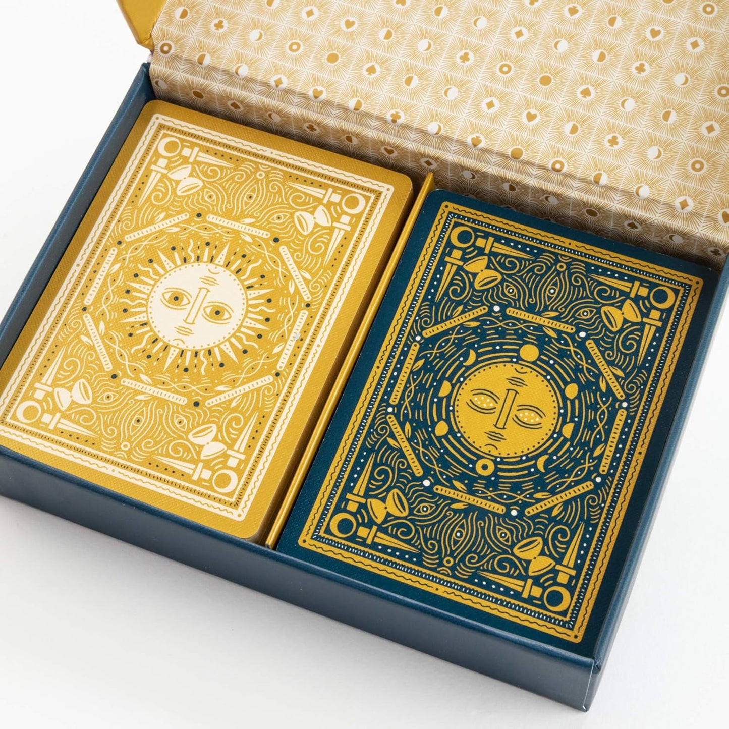 Cartes à jouer illuminées : deux jeux pour les jeux et le tarot